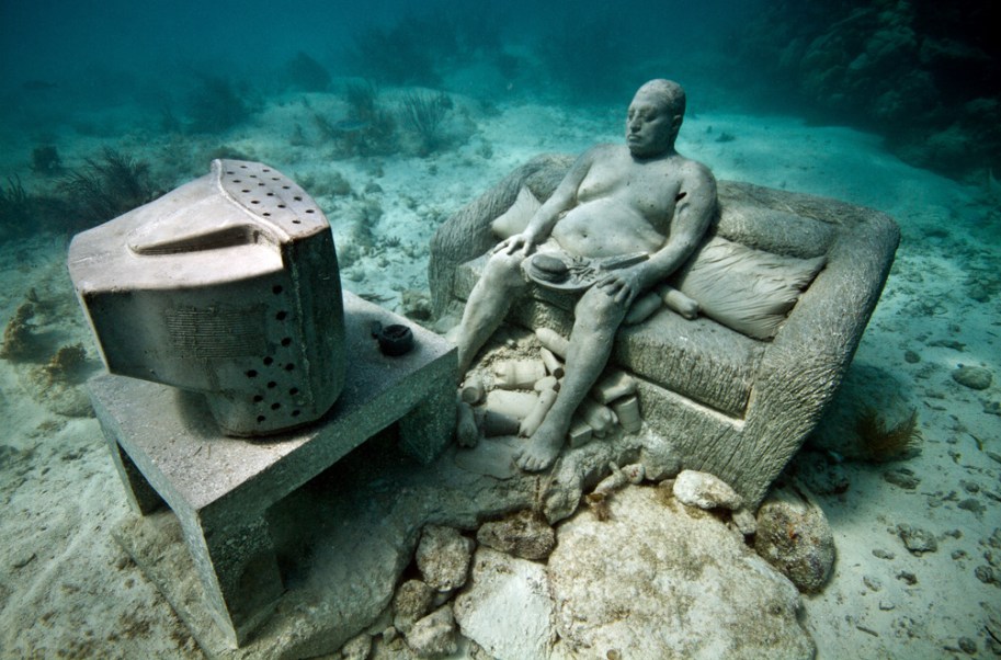 Inertia-underwater-sculpture-jason-decaires-taylor
