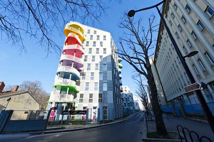 Un immeuble abritant des logements sociaux dans les yeux du Ministère du logement et de l'habitat durable (sic)