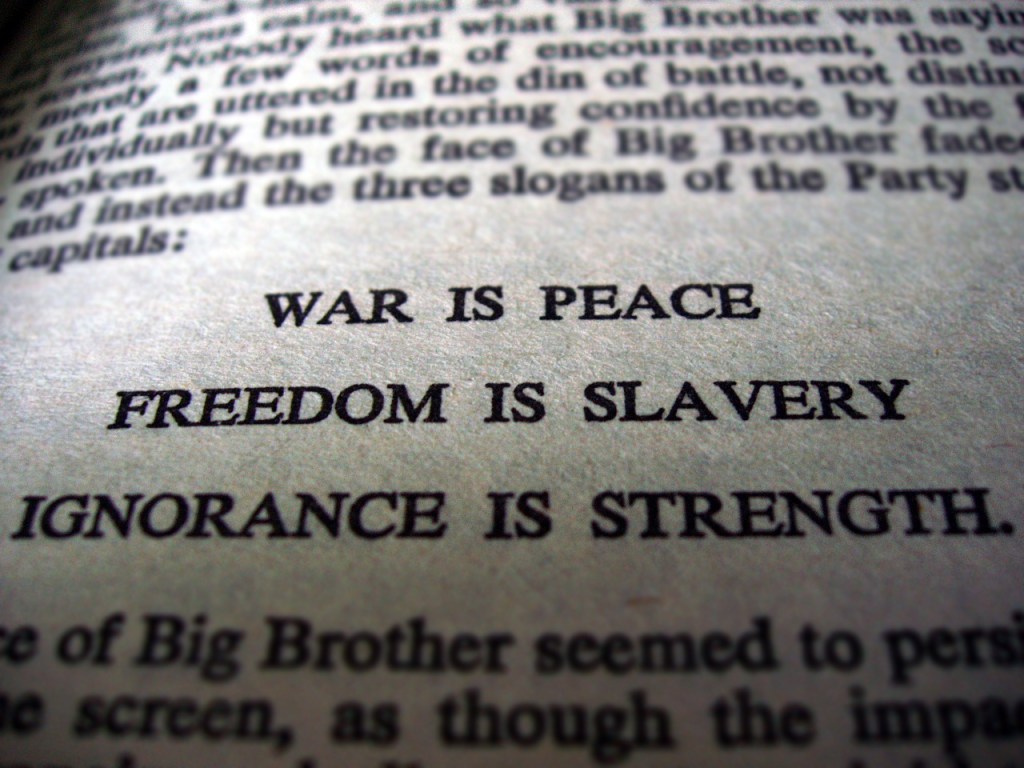 George Orwell, 1984 : "La guerre c'est la paix. La liberté c'est l'esclavage. L'ignorance c'est la force" Gouvernement français après le 29 mai 2005 : "Non c'est oui"