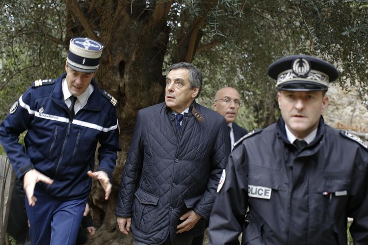 982345-fillon-menton-poste-frontiere-laurent-carre-0448jpg